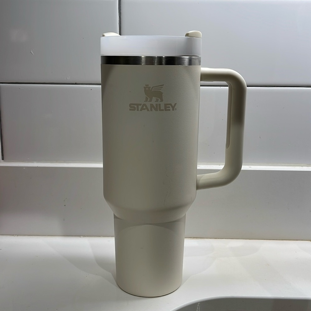 THE QUENCHER H2.0 FLOWSTATE™ TUMBLER | 40 OZ
